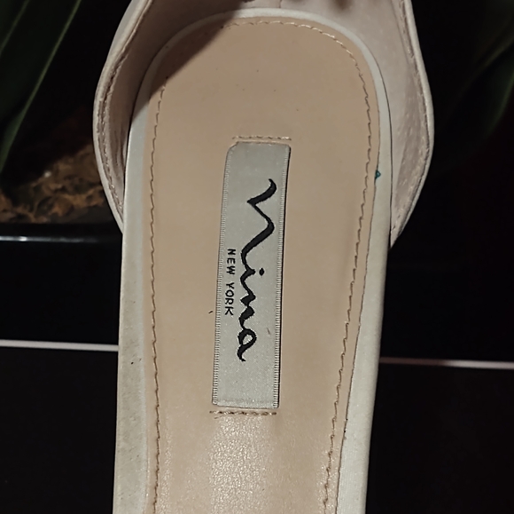 LIKE NEW😃Nina Vera Rhinestone Ankle Strap Lustersatin Sandals (Ivory) - Picture 16 of 16